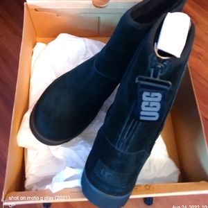 Brand new ugg boots size 8 ugs box included